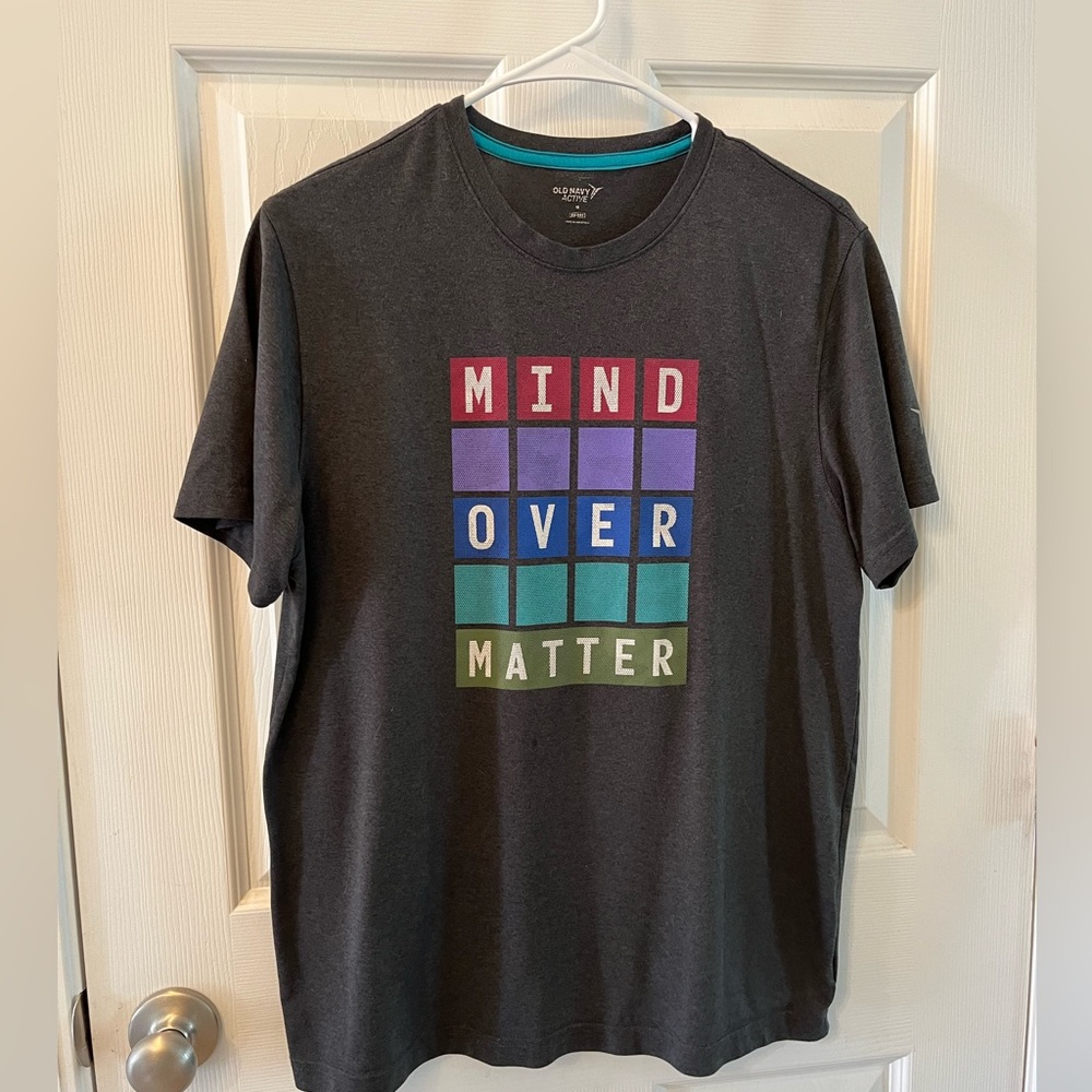 Old Navy Men’s Medium Short Sleeve Charcoal Gray Graphic Tee MIND OVER MATTER